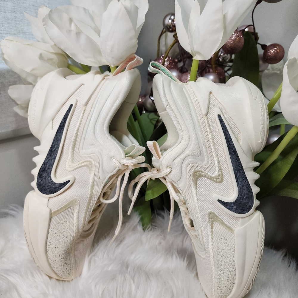 Nike Cosmic Unity 2Basketball Shoes Brand new
